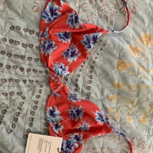 Acacia Manhattan top